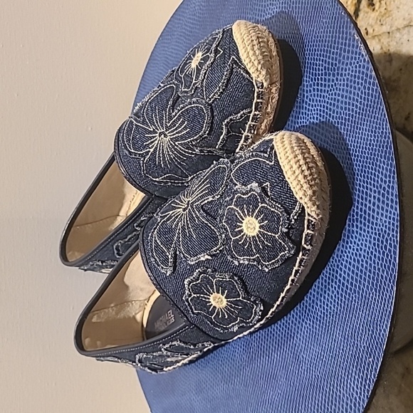MICHAEL Michael Kors Shoes - Michael Kors "Kendrick" Denim with floral applique espadrilles.(#1105) sz 8M.